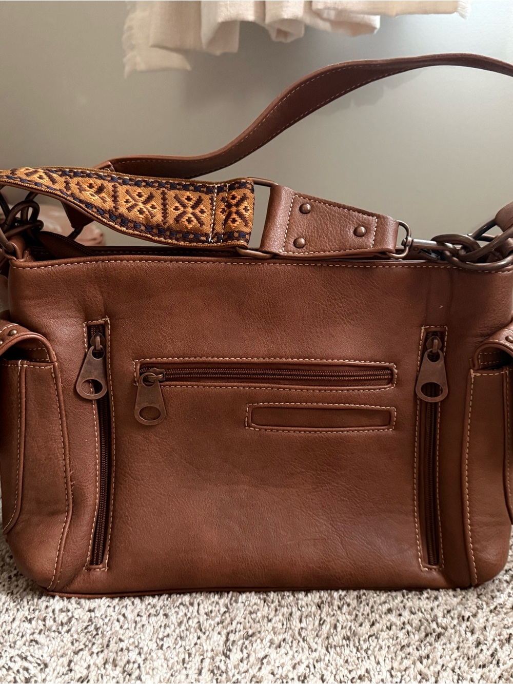 Brown Leather Shoulder Bag with Contrast Stitching - Picture 2 of 3